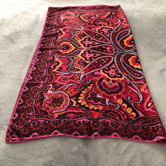 COLORFUL PRINT SCARF-RED,BLACK, GOLD, FUSHIA-NEW - Picture 3 of 5
